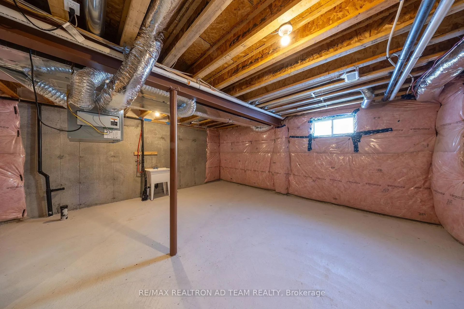 Photo 40 of 972 Crowsnest Hollow Avenue, Pickering, Rural Pickering — HOMEH