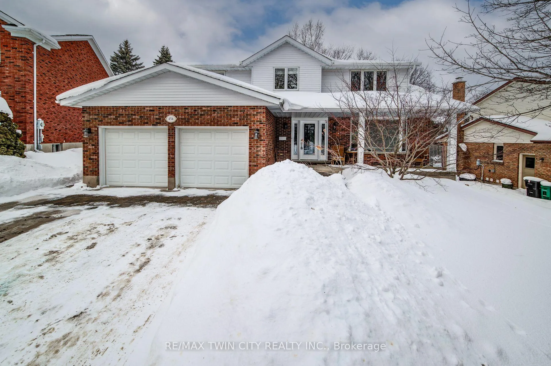 Photo 1 of 454 Kingsford Place, Waterloo — HOMEH