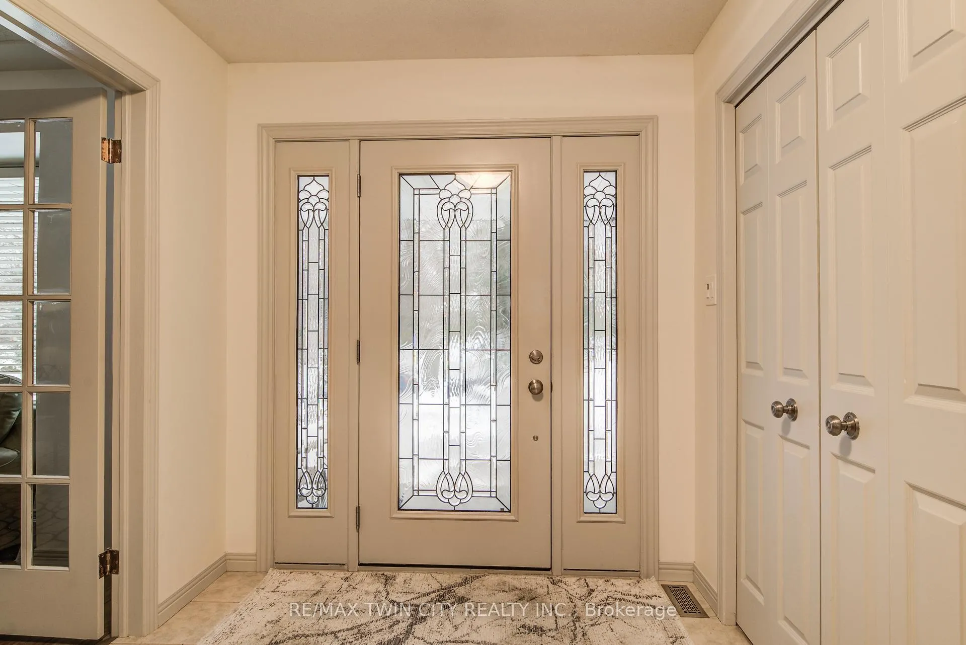 Photo 4 of 454 Kingsford Place, Waterloo — HOMEH