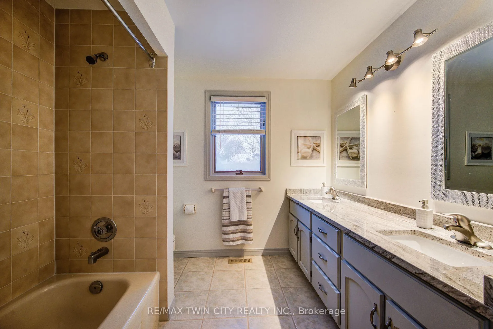 Photo 25 of 454 Kingsford Place, Waterloo — HOMEH