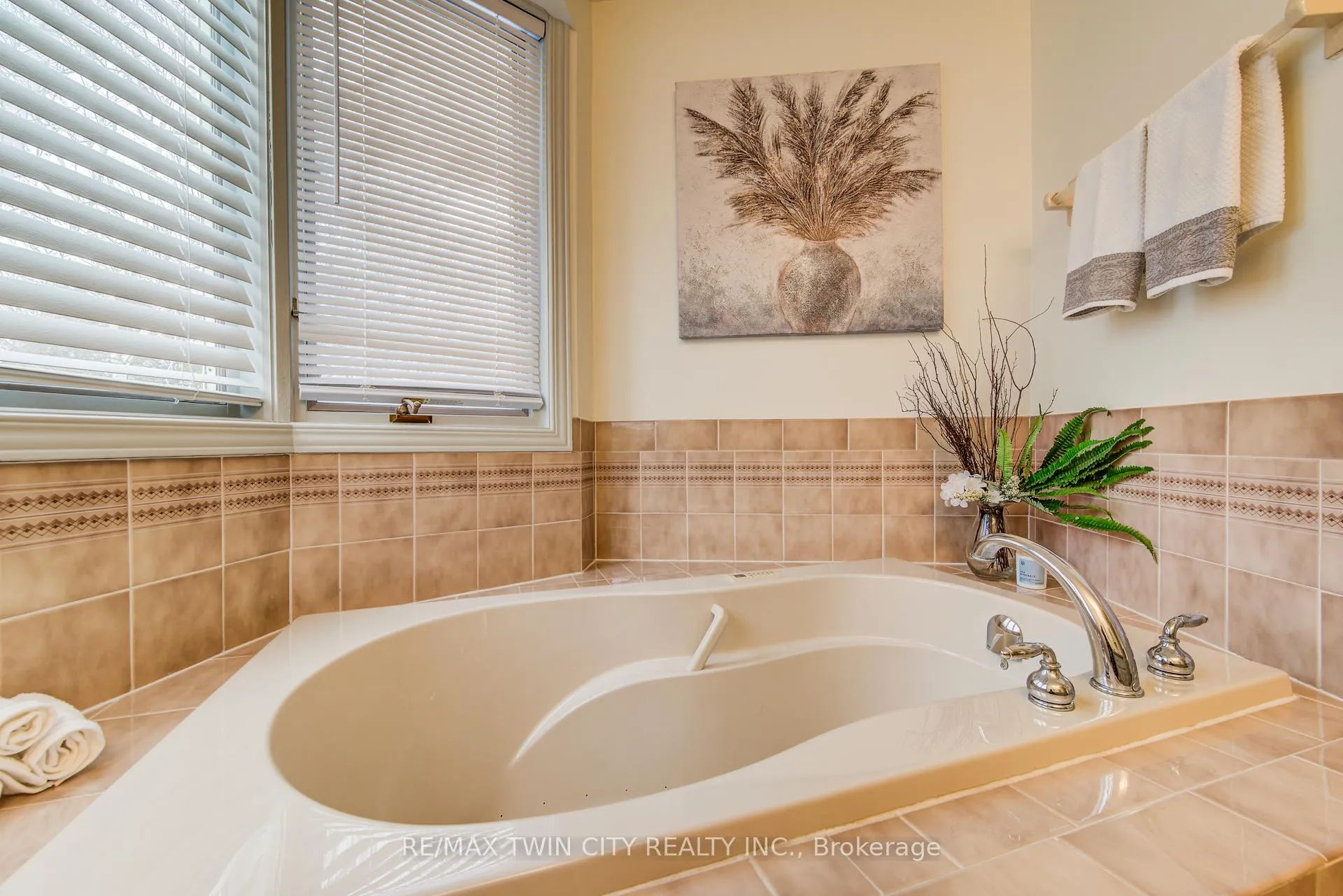 Photo 32 of 454 Kingsford Place, Waterloo — HOMEH