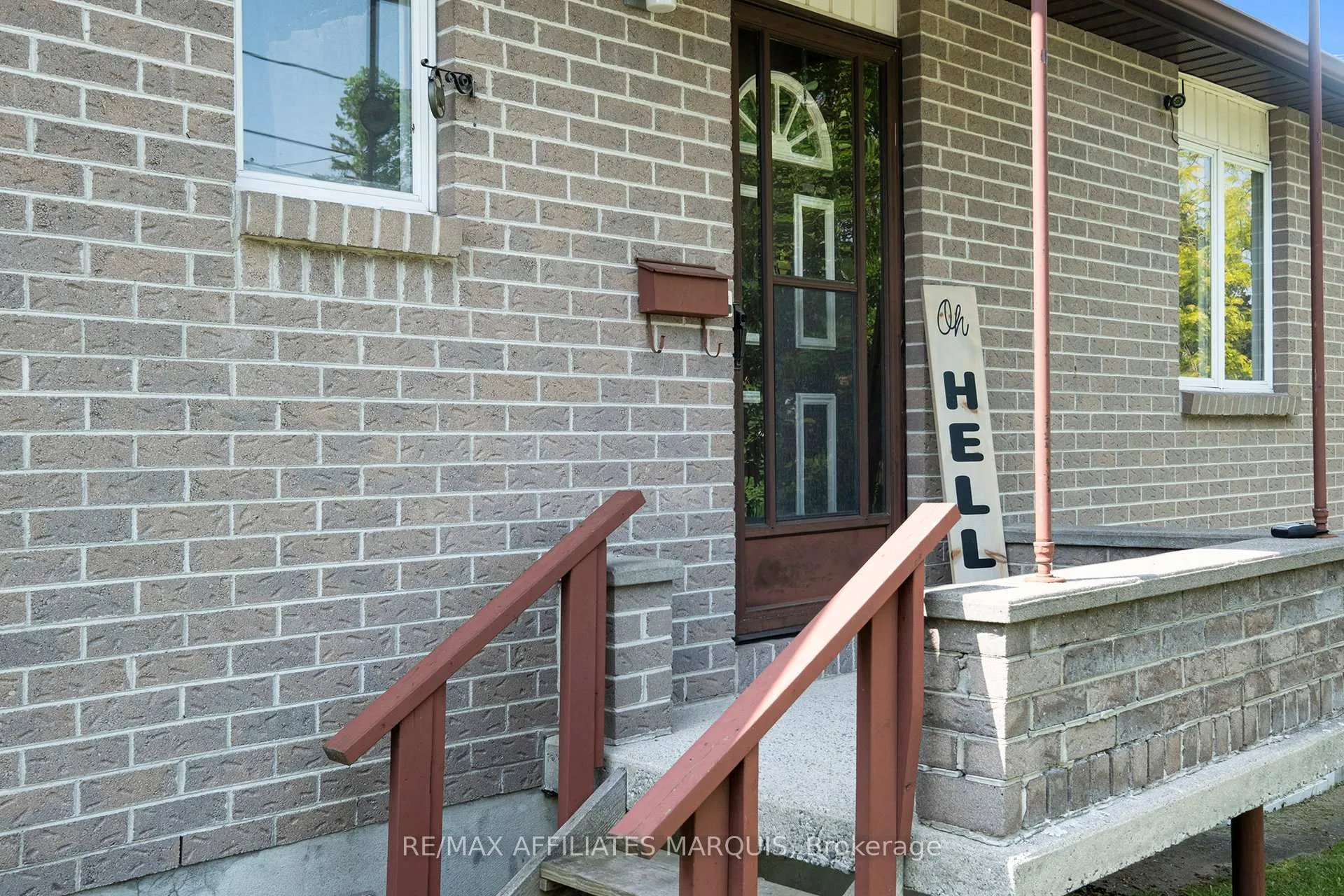Photo 2 of 47 Gladstone Avenue, Smiths Falls — HOMEH