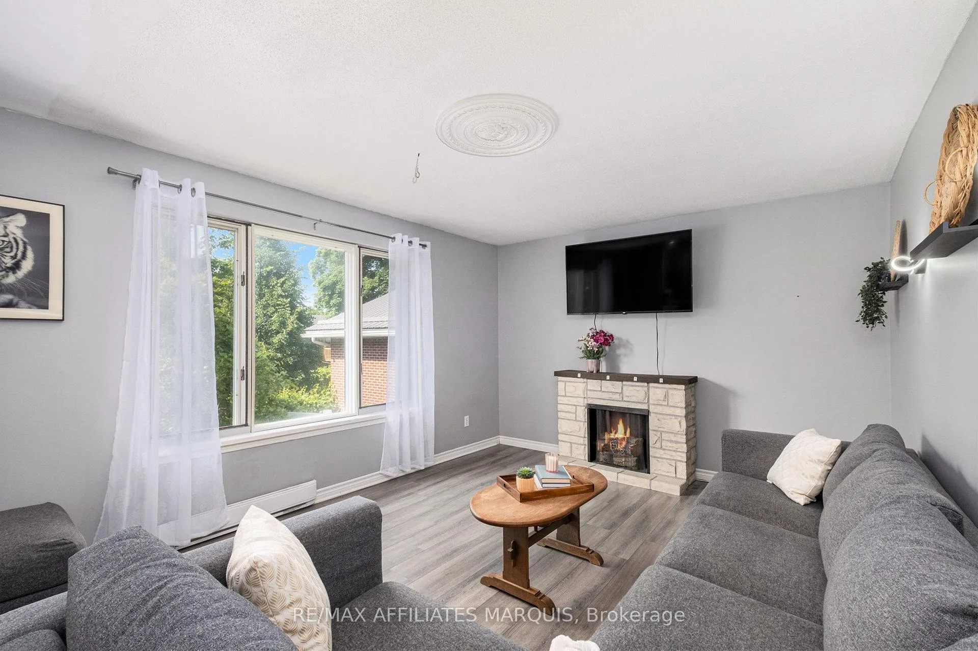 Photo 3 of 47 Gladstone Avenue, Smiths Falls — HOMEH