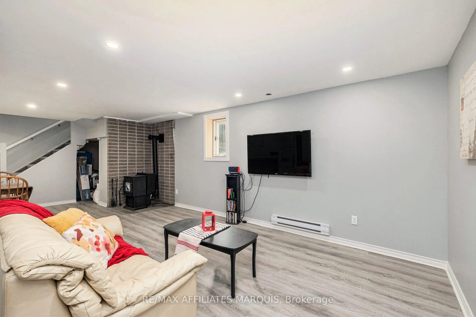 Photo 17 of 47 Gladstone Avenue, Smiths Falls — HOMEH