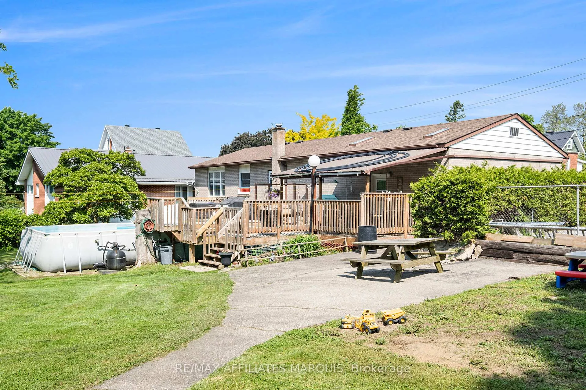 Photo 23 of 47 Gladstone Avenue, Smiths Falls — HOMEH