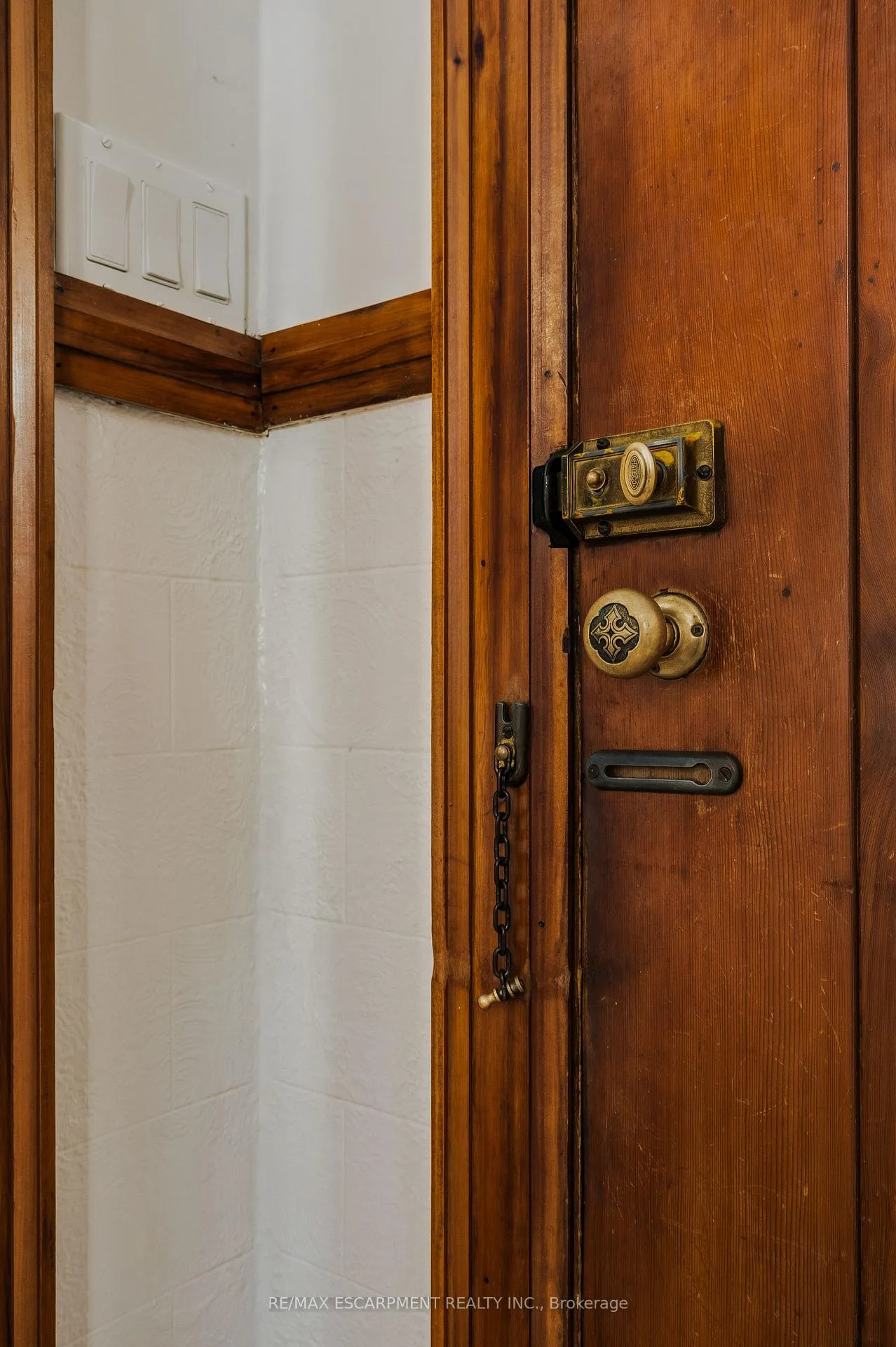 Photo 4 of 5 Alma Street, Hamilton, Dundas — HOMEH