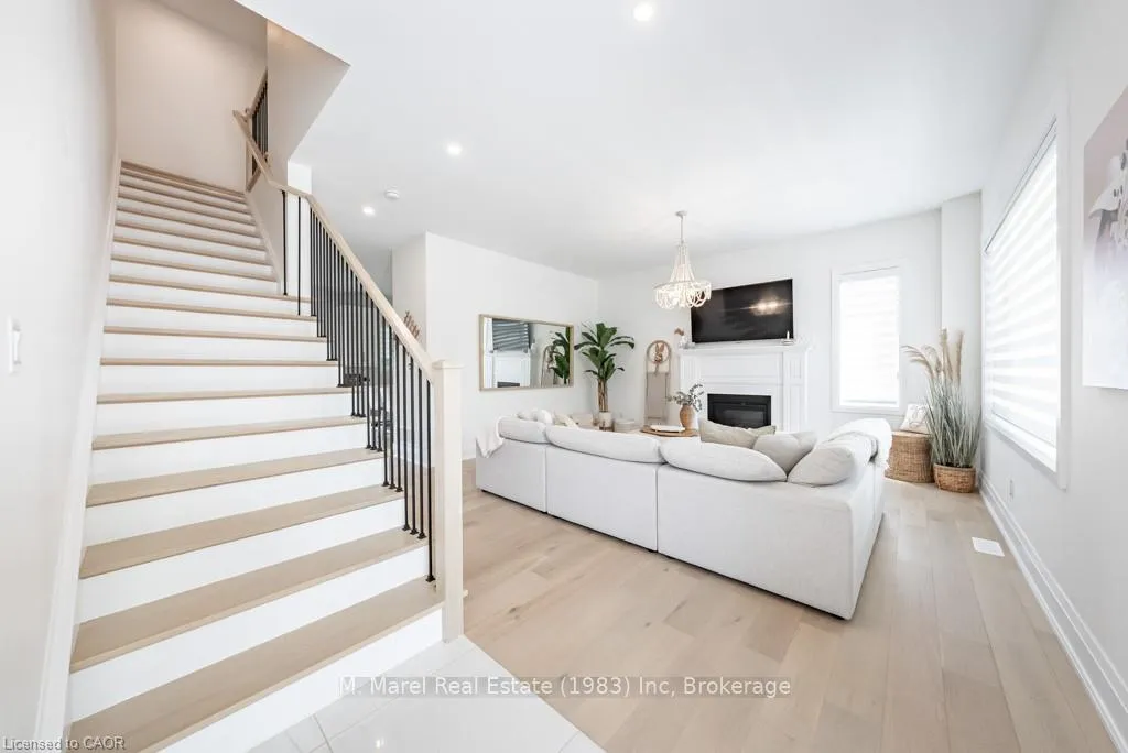 Photo 4 of Unit 2, 121 Fiddlers Green Road, Hamilton, Ancaster — HOMEH