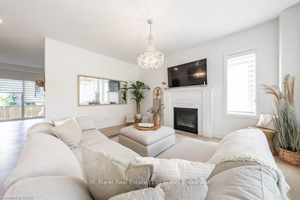 Photo 5 of Unit 2, 121 Fiddlers Green Road, Hamilton, Ancaster — HOMEH