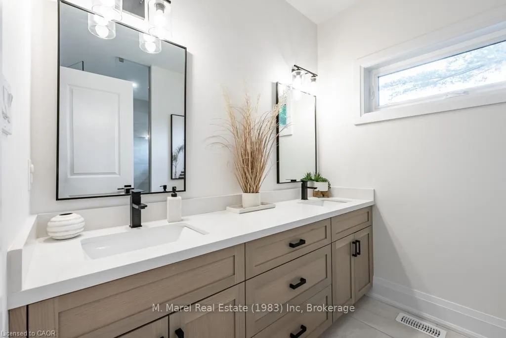 Photo 14 of Unit 2, 121 Fiddlers Green Road, Hamilton, Ancaster — HOMEH