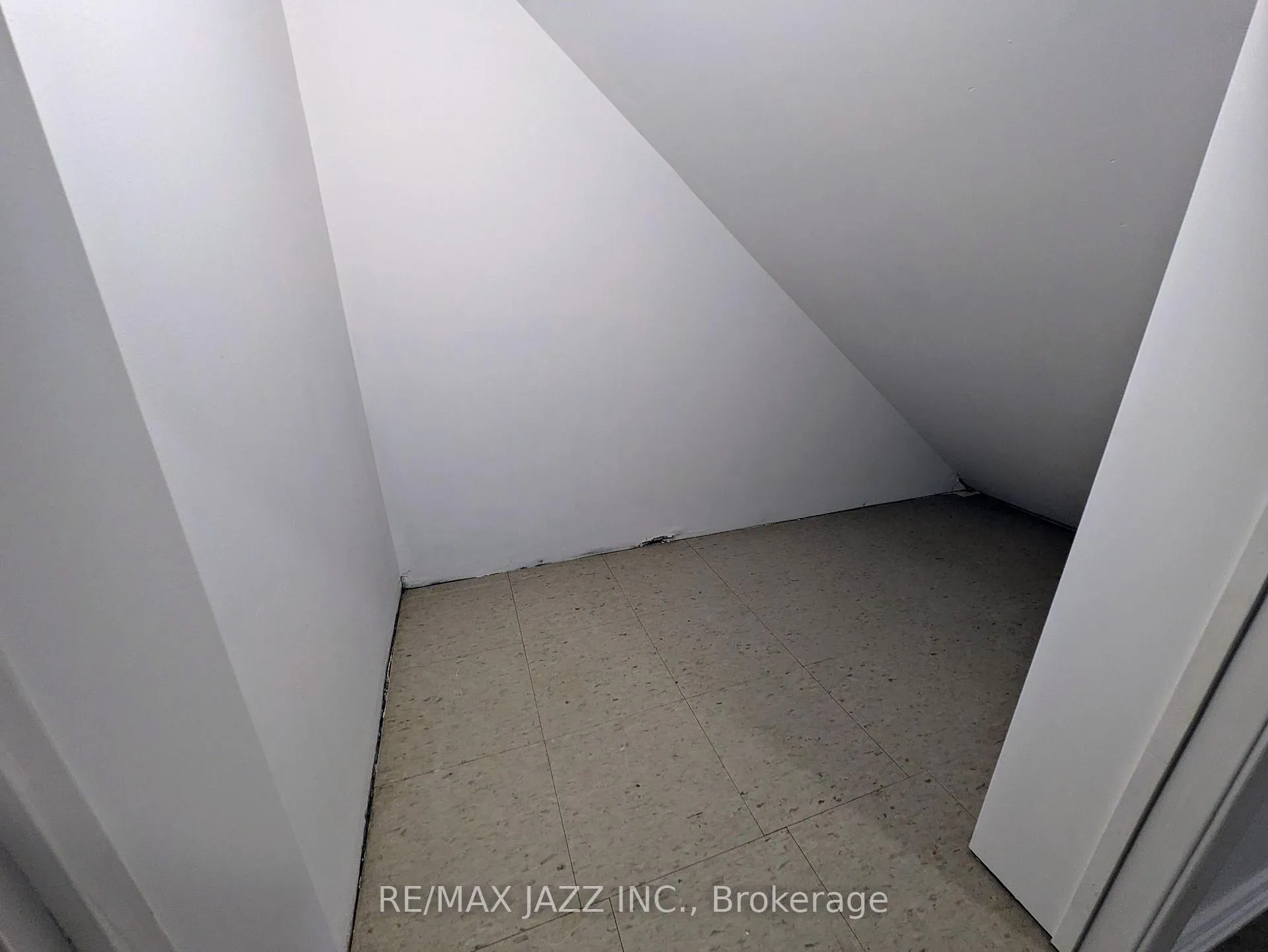 Photo 18 of Unit 103, 762 King Street E, Oshawa, Eastdale — HOMEH