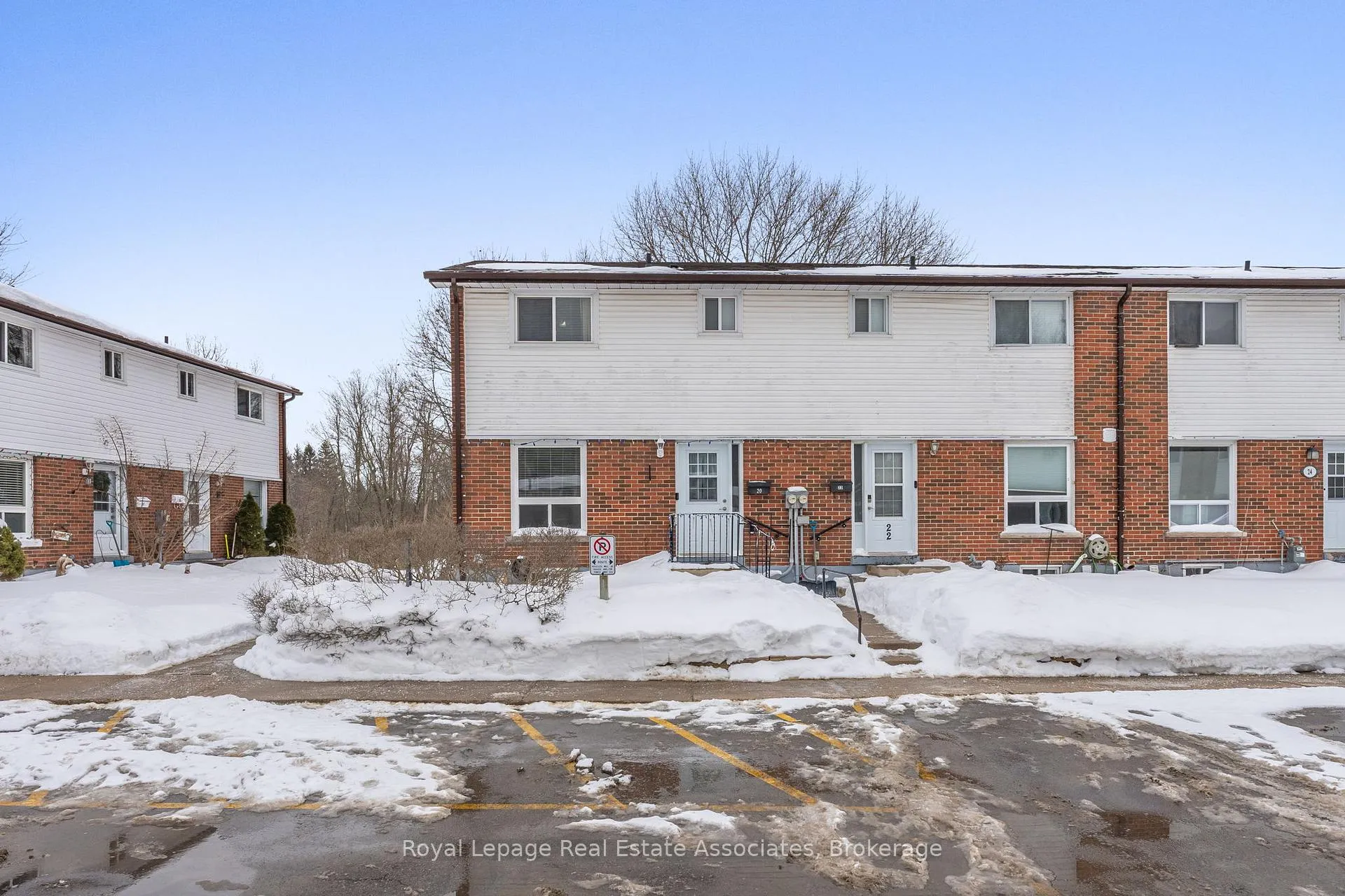 Photo 2 of 20 Kingham Road, Halton Hills, Acton — HOMEH
