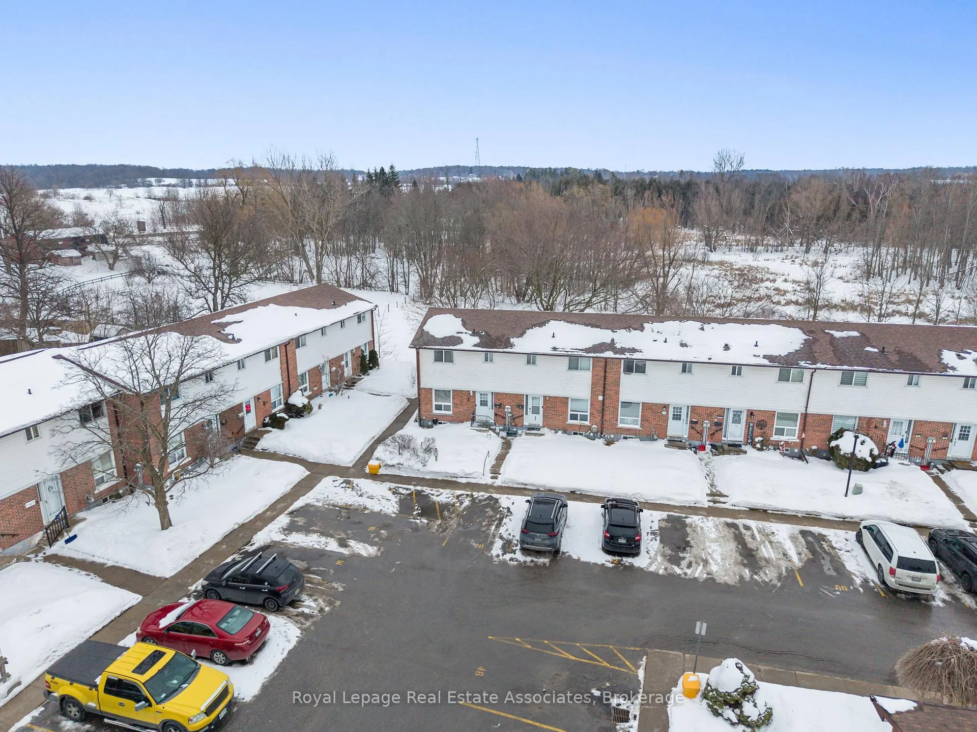 Photo 3 of 20 Kingham Road, Halton Hills, Acton — HOMEH
