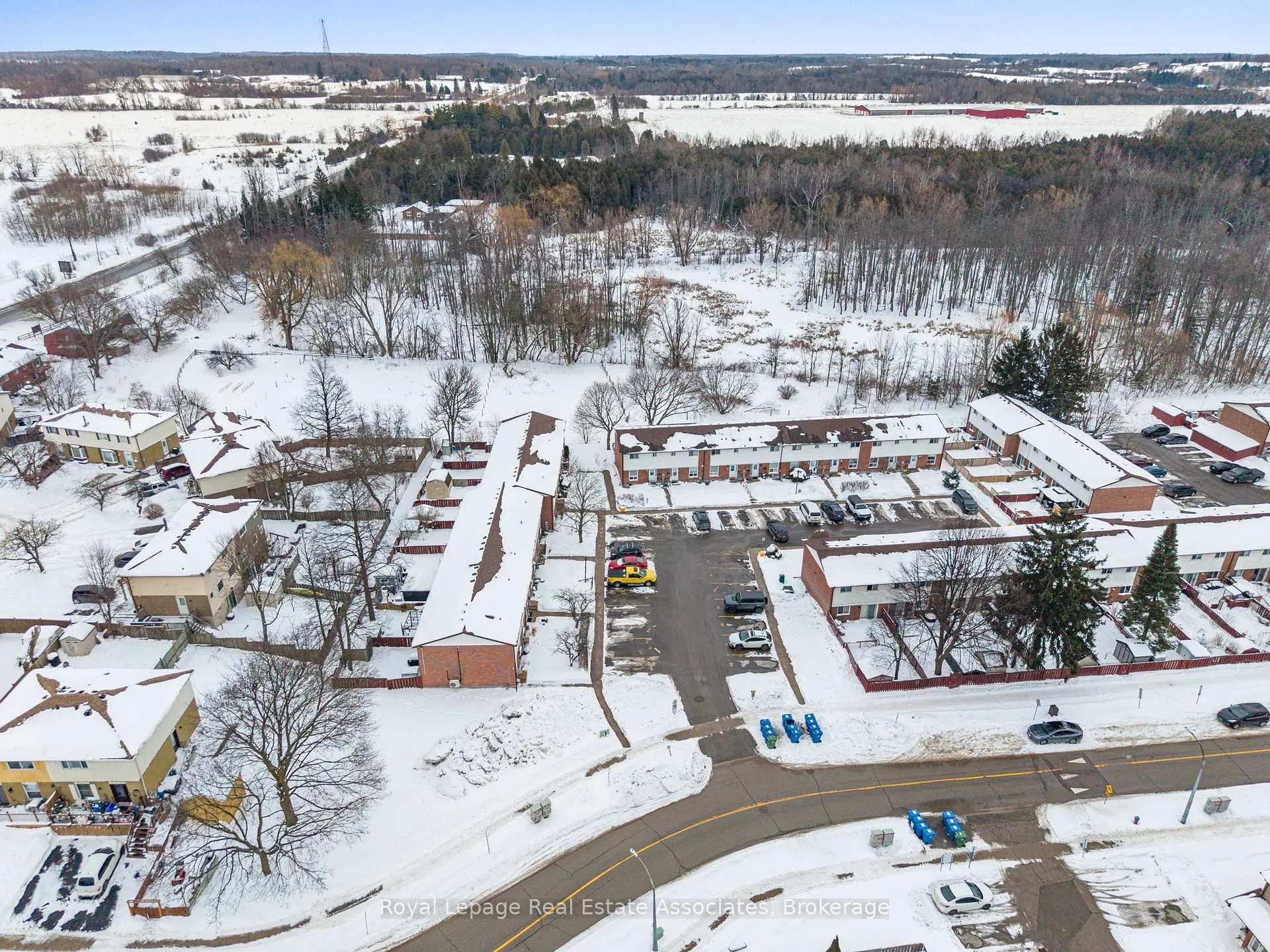 Photo 4 of 20 Kingham Road, Halton Hills, Acton — HOMEH