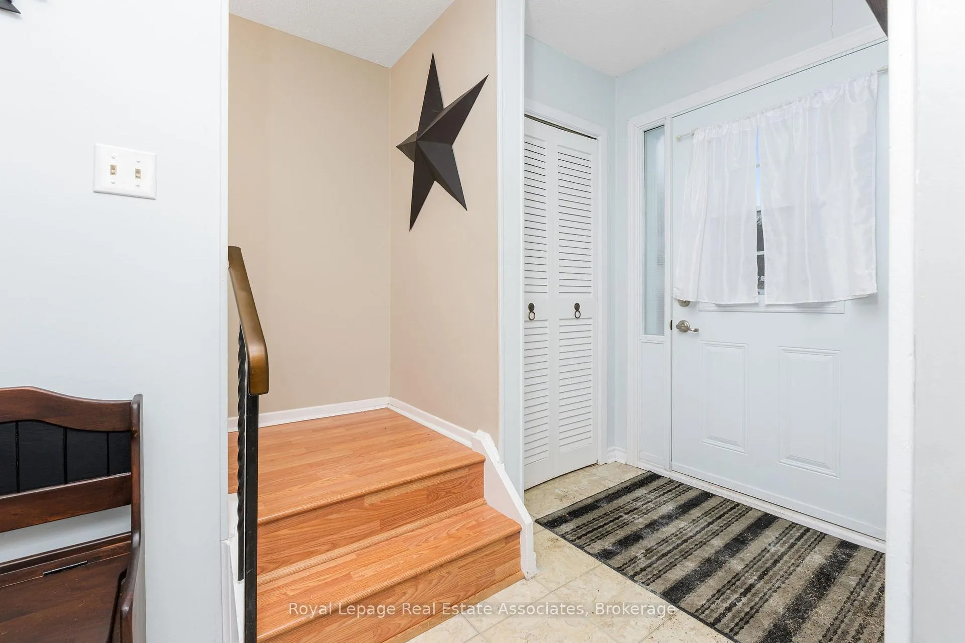 Photo 5 of 20 Kingham Road, Halton Hills, Acton — HOMEH