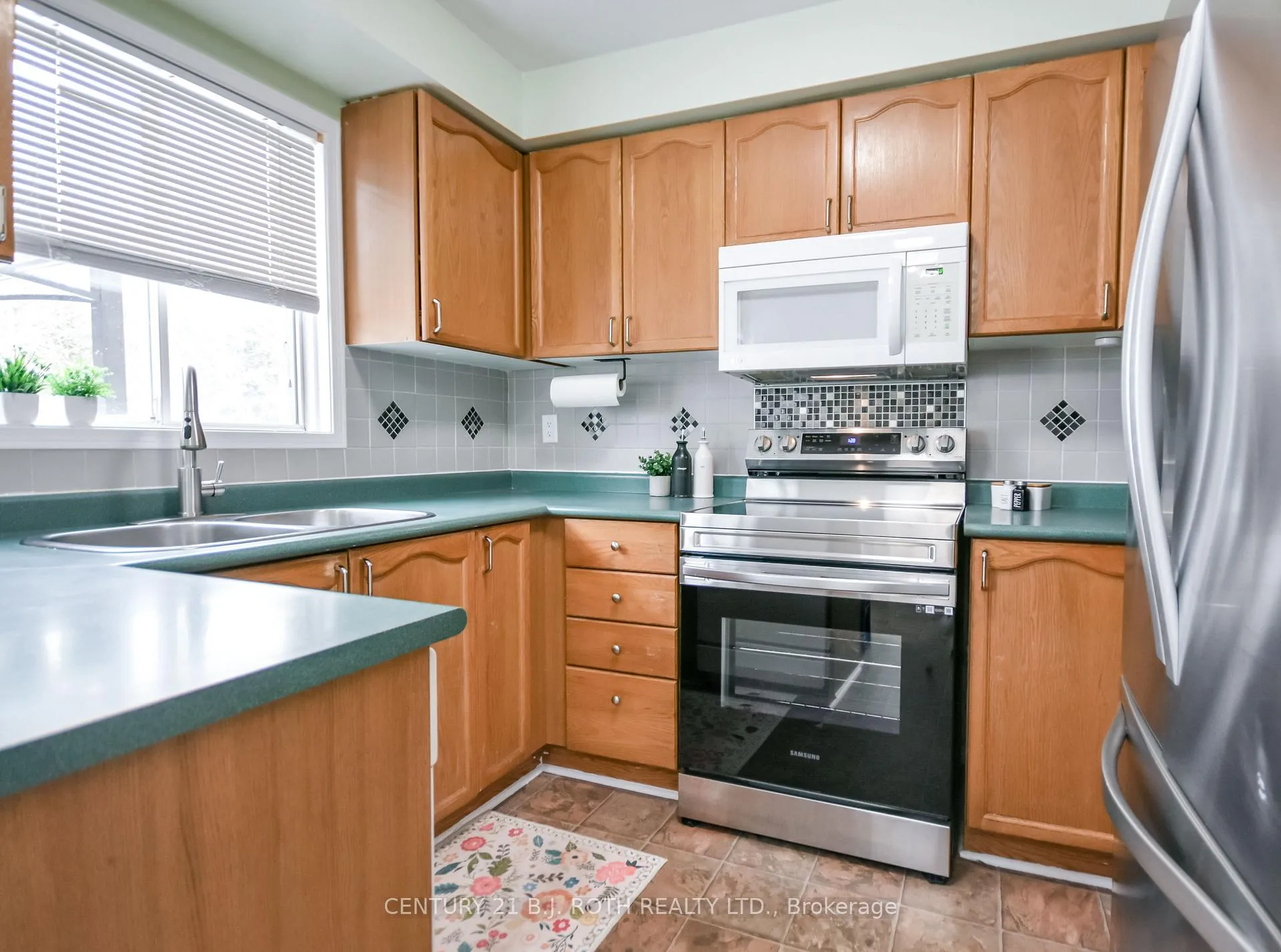 Photo 13 of 91 Cunningham Drive, Barrie, Ardagh — HOMEH