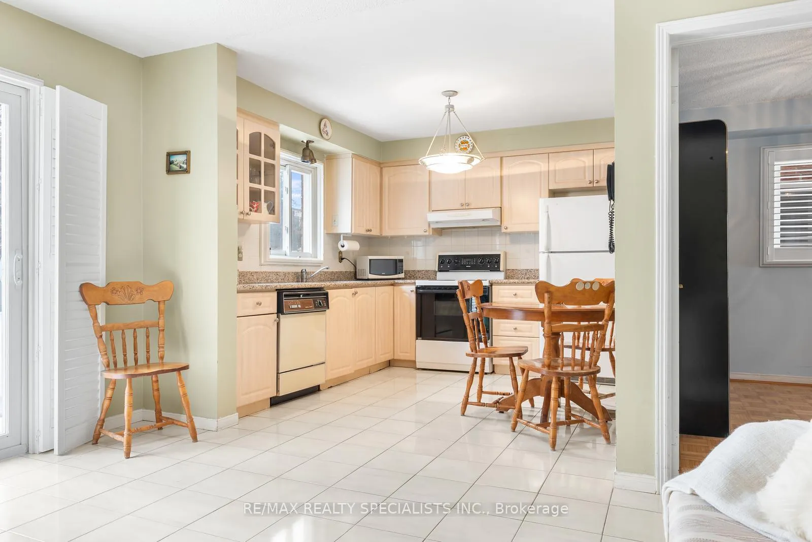 Photo 6 of 81 Bendamere Crescent, Markham, Raymerville — HOMEH