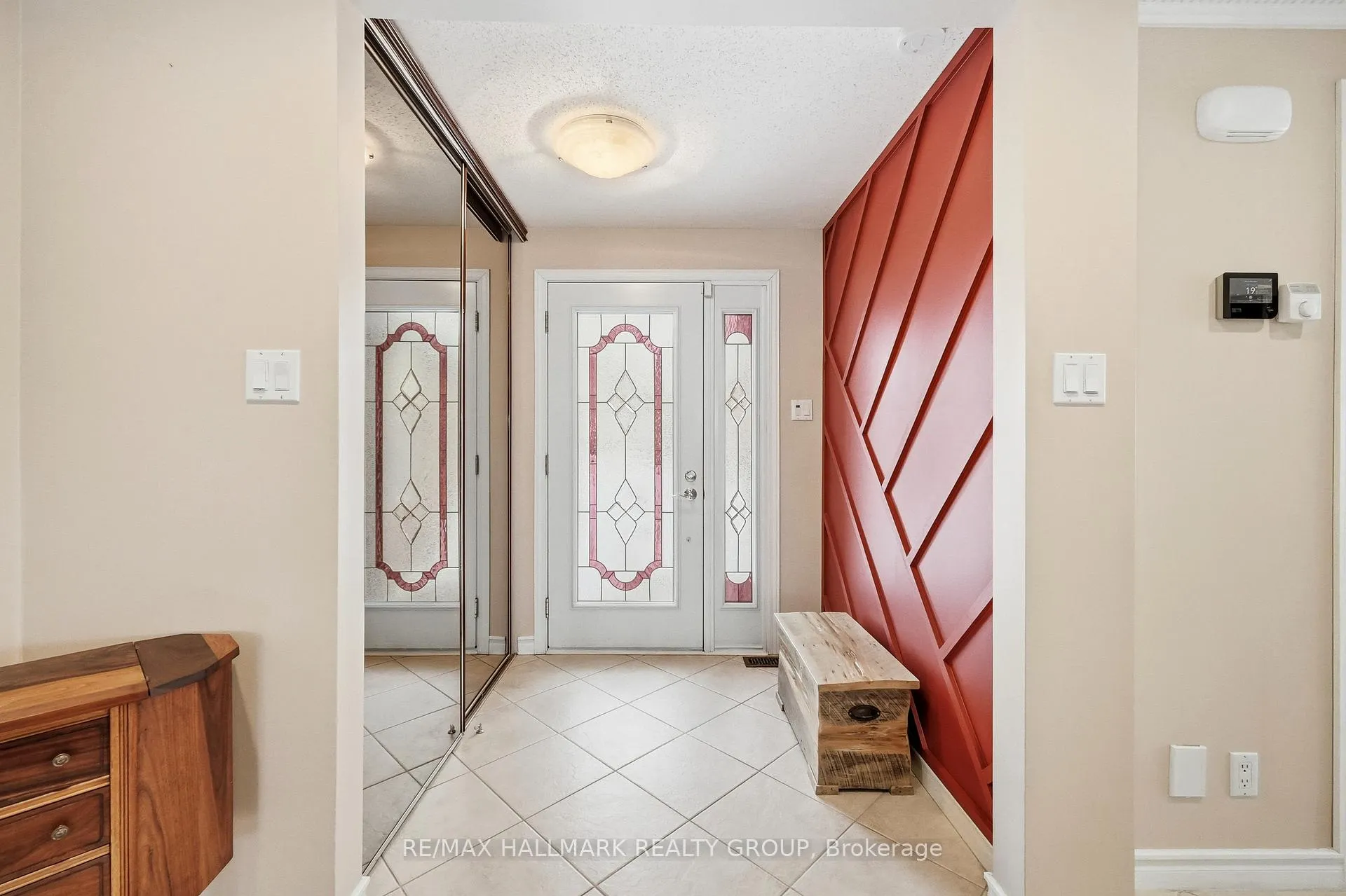 Photo 4 of 6066 Meadowhill Crescent, Ottawa, Chapel Hill — HOMEH