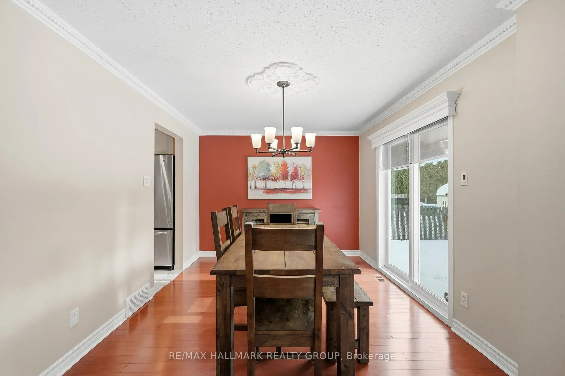 Photo 8 of 6066 Meadowhill Crescent, Ottawa, Chapel Hill — HOMEH