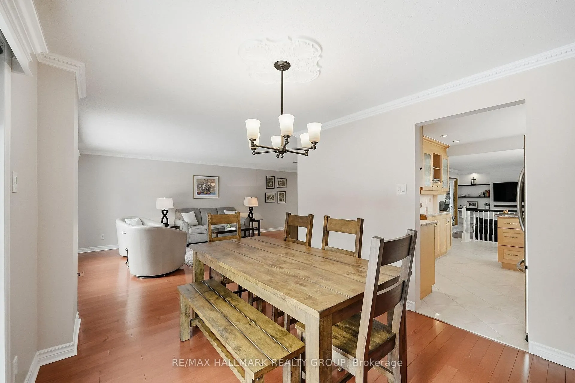 Photo 10 of 6066 Meadowhill Crescent, Ottawa, Chapel Hill — HOMEH