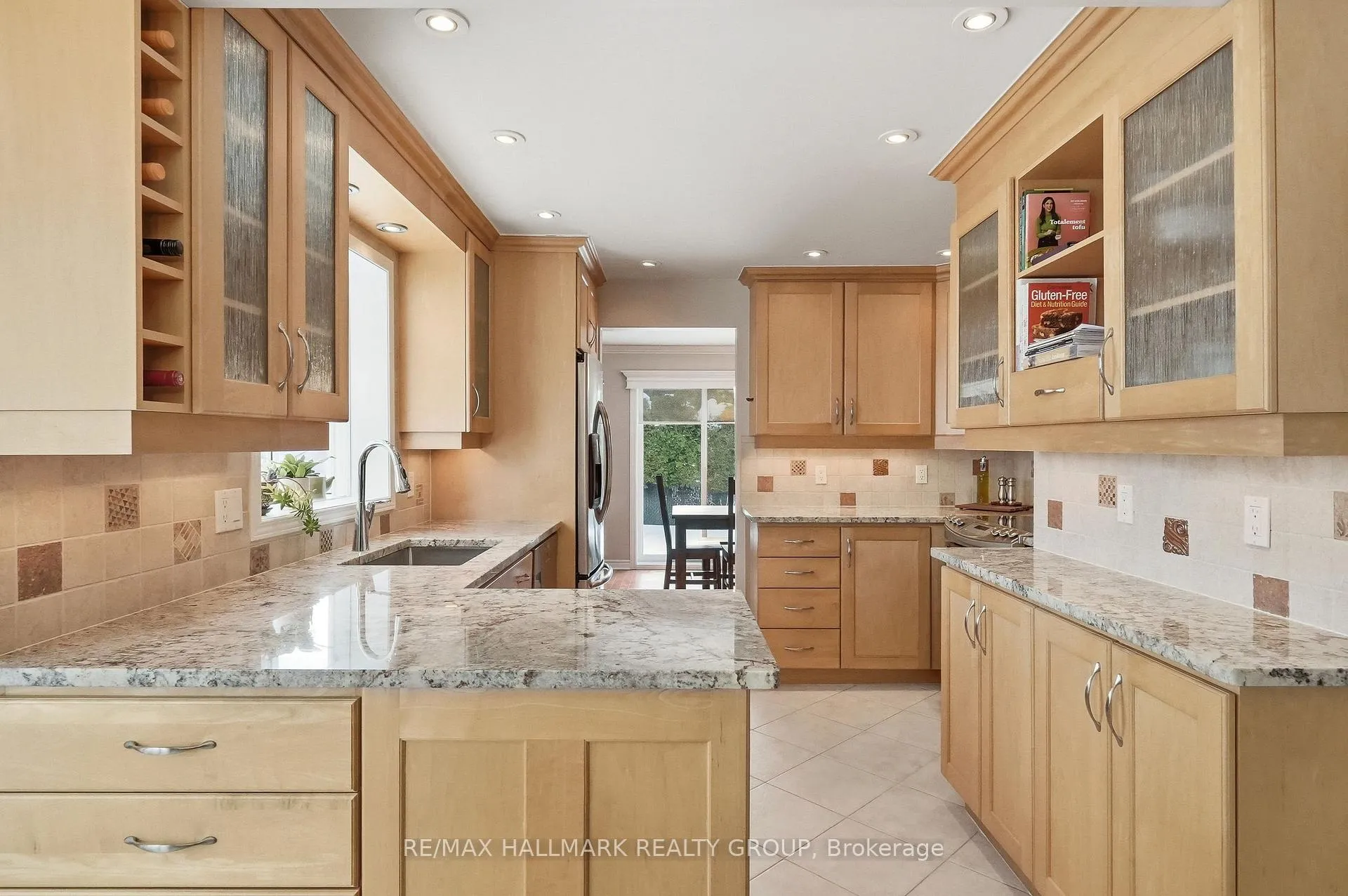 Photo 11 of 6066 Meadowhill Crescent, Ottawa, Chapel Hill — HOMEH