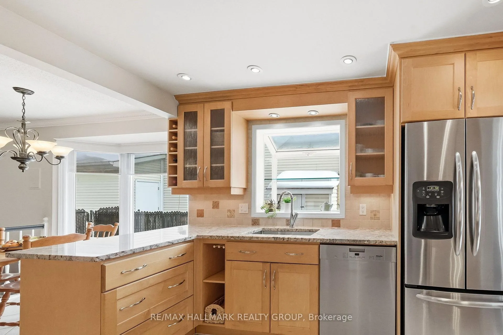 Photo 12 of 6066 Meadowhill Crescent, Ottawa, Chapel Hill — HOMEH