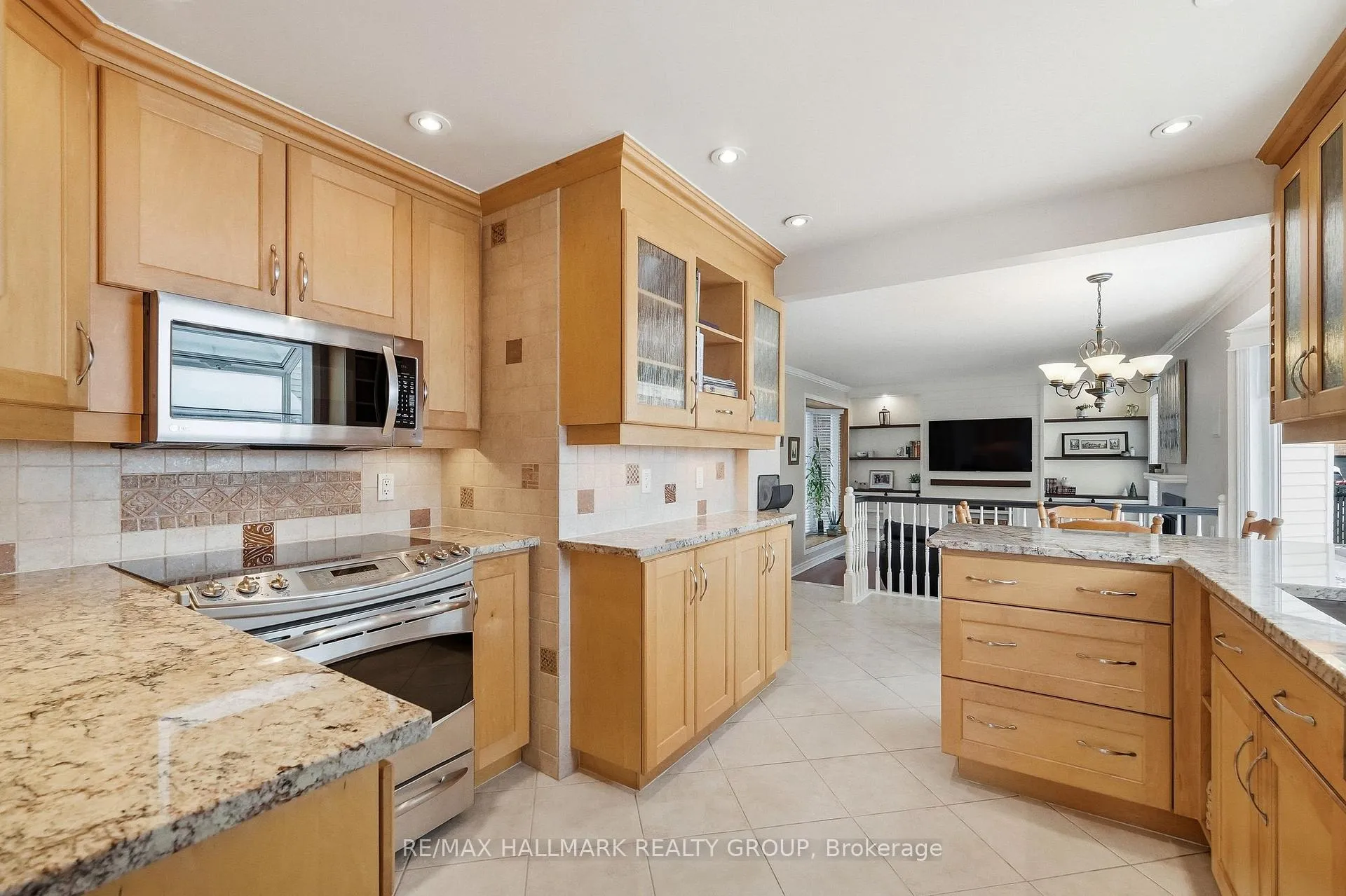 Photo 13 of 6066 Meadowhill Crescent, Ottawa, Chapel Hill — HOMEH