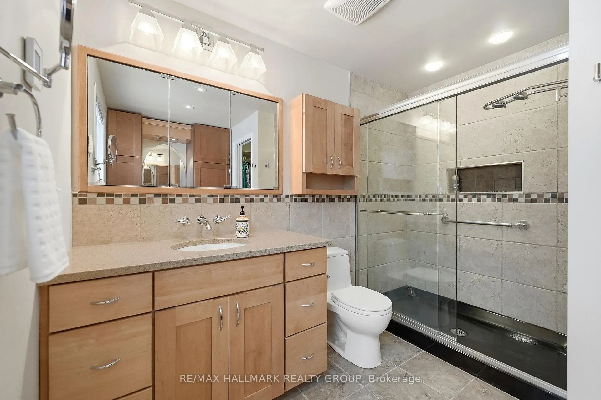 Photo 23 of 6066 Meadowhill Crescent, Ottawa, Chapel Hill — HOMEH