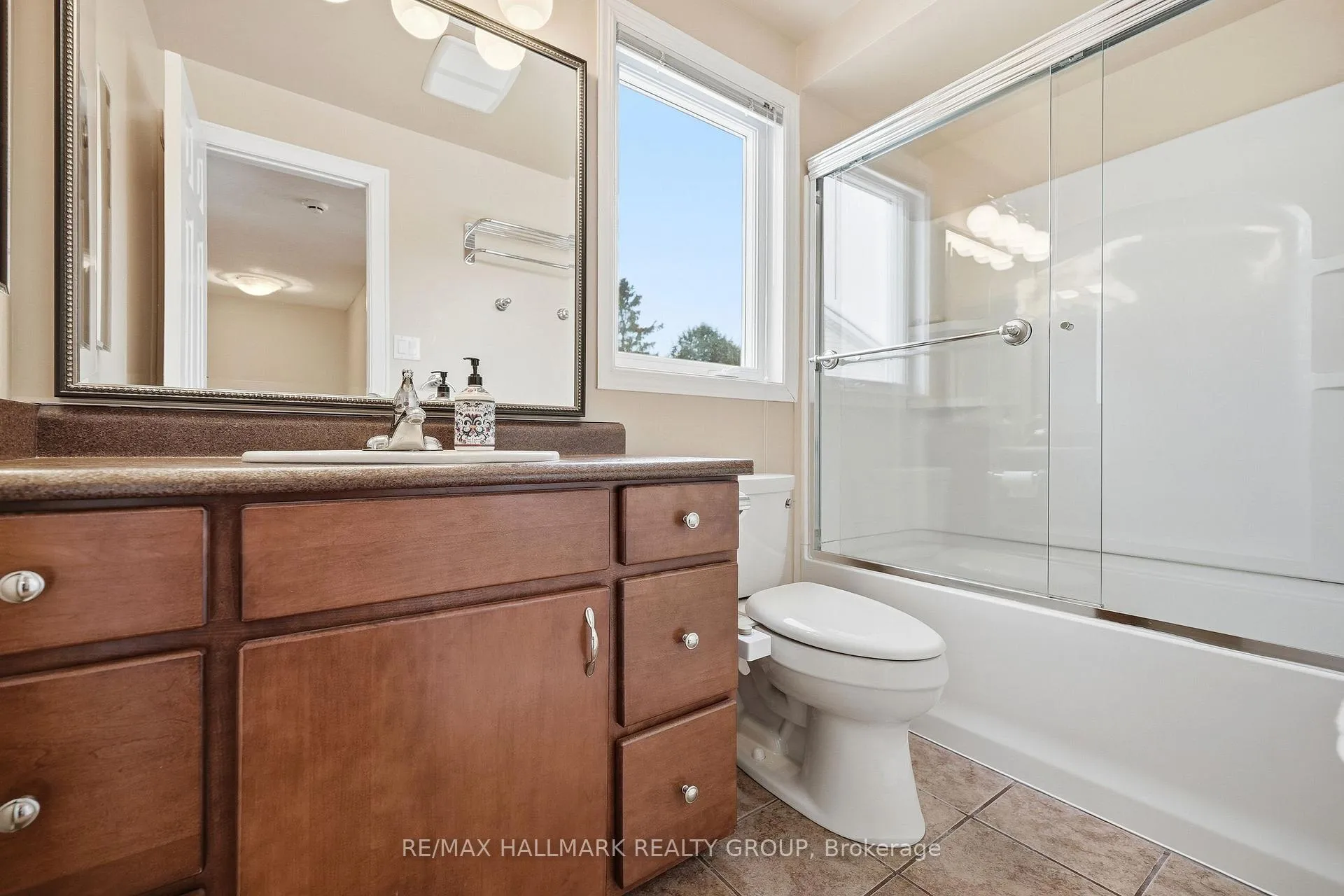 Photo 28 of 6066 Meadowhill Crescent, Ottawa, Chapel Hill — HOMEH