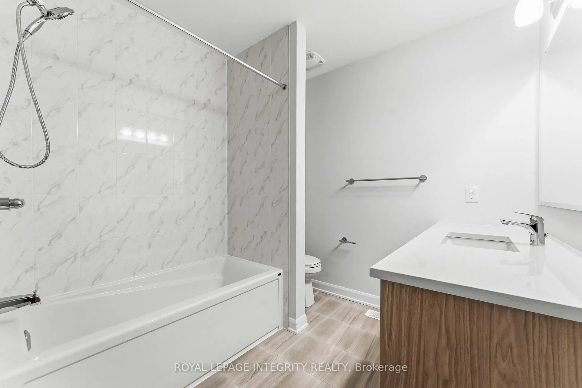 Photo 25 of 714 Fairline Row, Ottawa, Kanata - Emerald Meadows/Trailwest — HOMEH