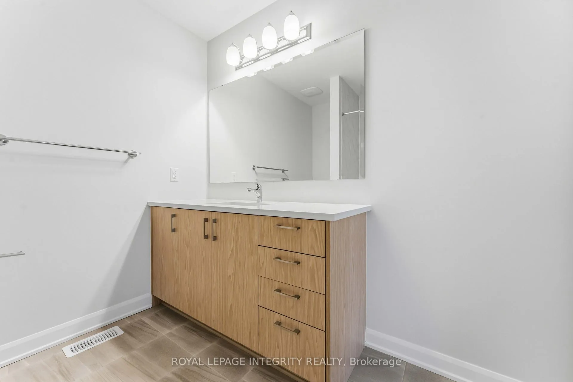 Photo 26 of 714 Fairline Row, Ottawa, Kanata - Emerald Meadows/Trailwest — HOMEH
