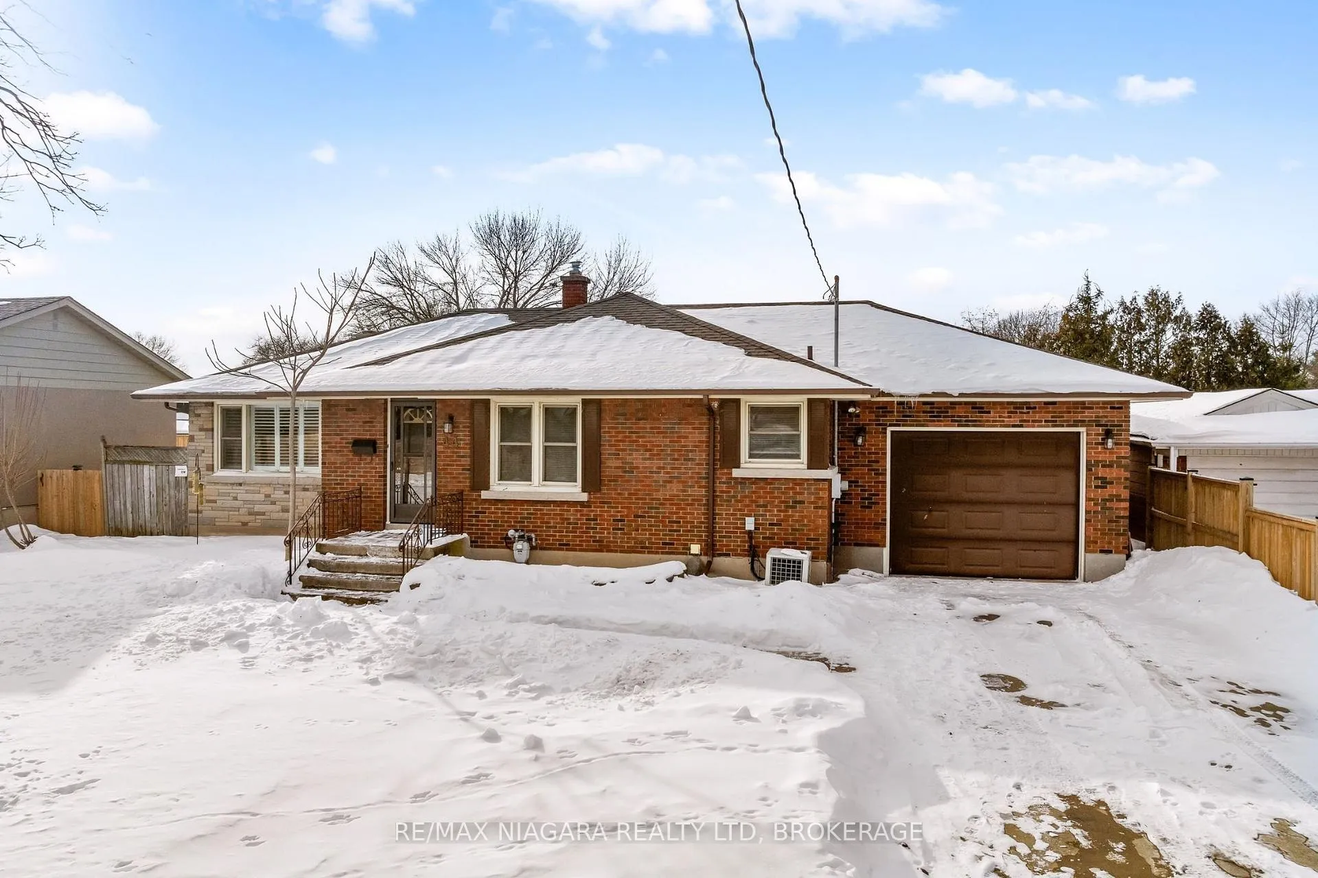 Photo 2 of 44 Albany Drive, St. Catharines, Lakeport — HOMEH