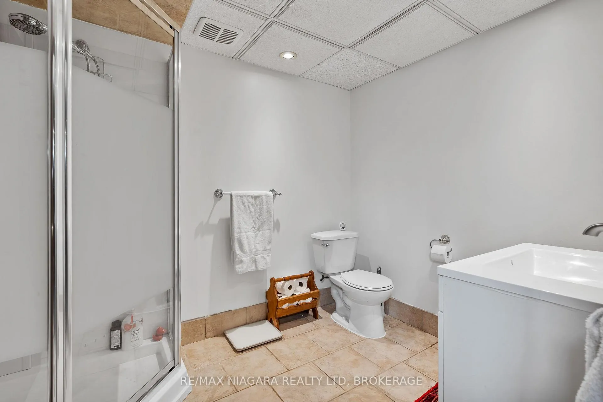 Photo 25 of 44 Albany Drive, St. Catharines, Lakeport — HOMEH