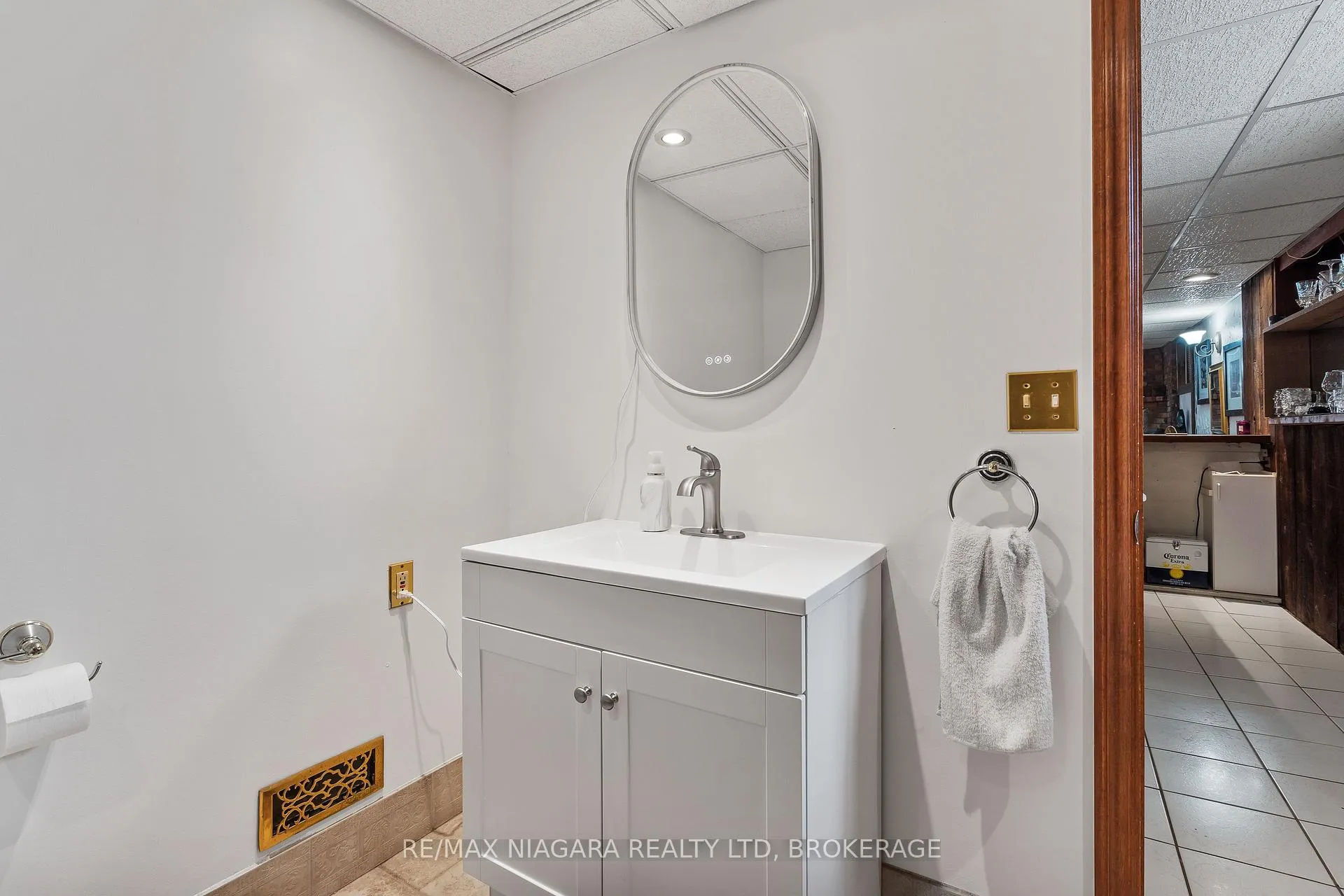 Photo 26 of 44 Albany Drive, St. Catharines, Lakeport — HOMEH