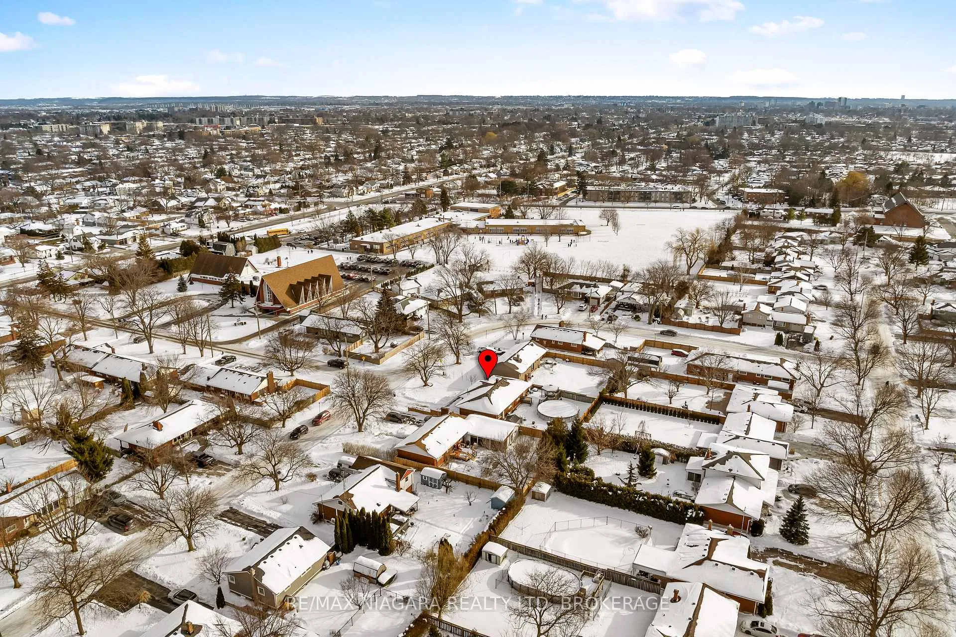 Photo 40 of 44 Albany Drive, St. Catharines, Lakeport — HOMEH