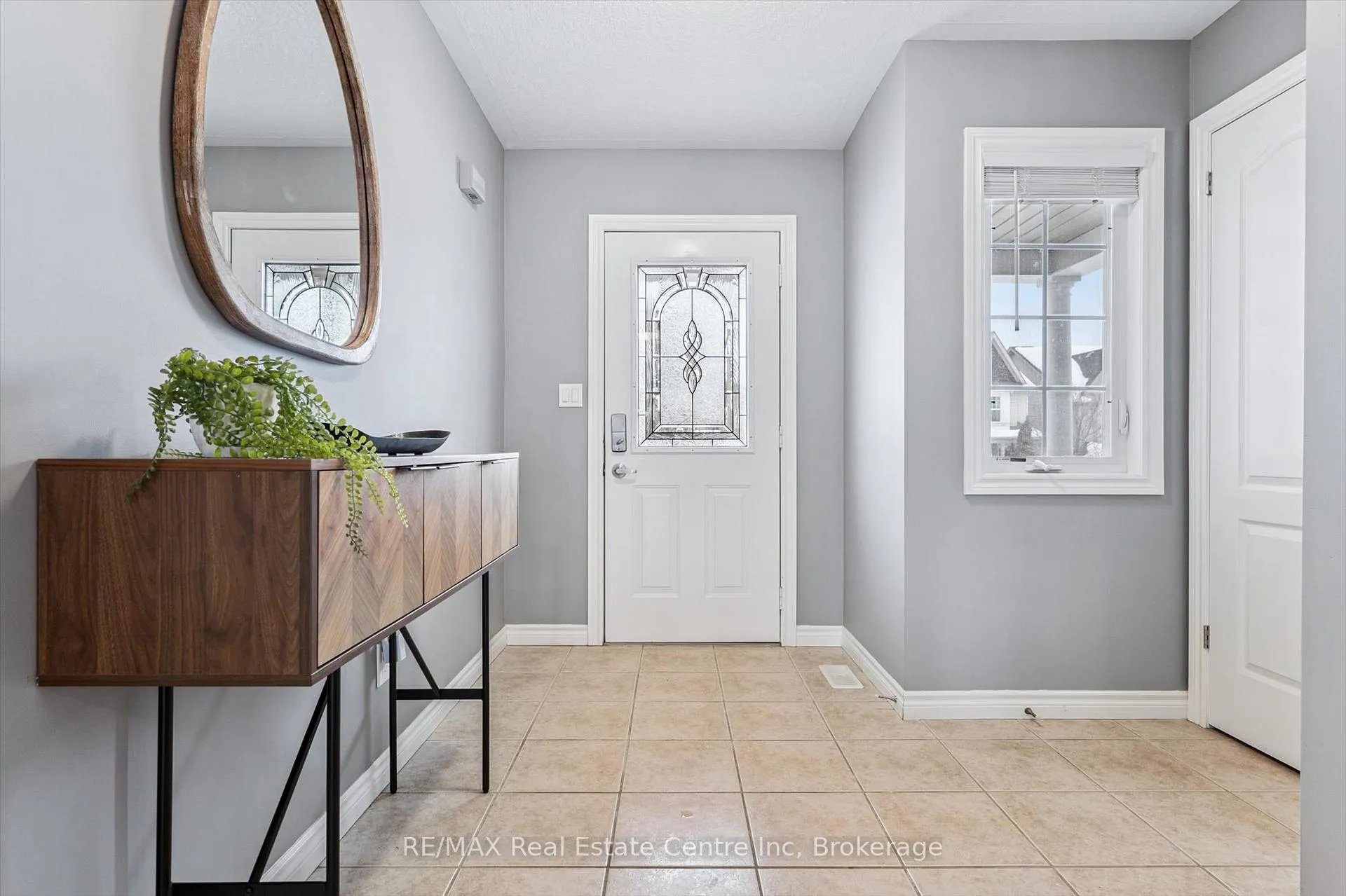 Photo 3 of 18 Truesdale Crescent, Guelph, Kortright West — HOMEH