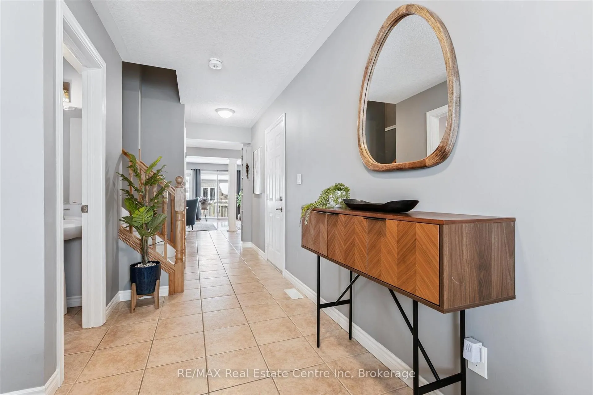 Photo 4 of 18 Truesdale Crescent, Guelph, Kortright West — HOMEH