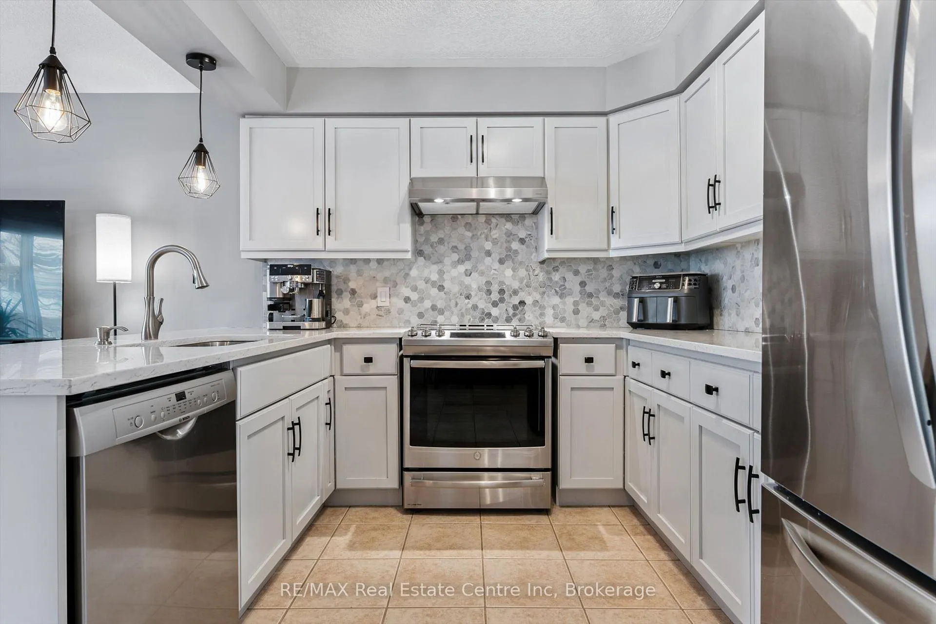 Photo 14 of 18 Truesdale Crescent, Guelph, Kortright West — HOMEH