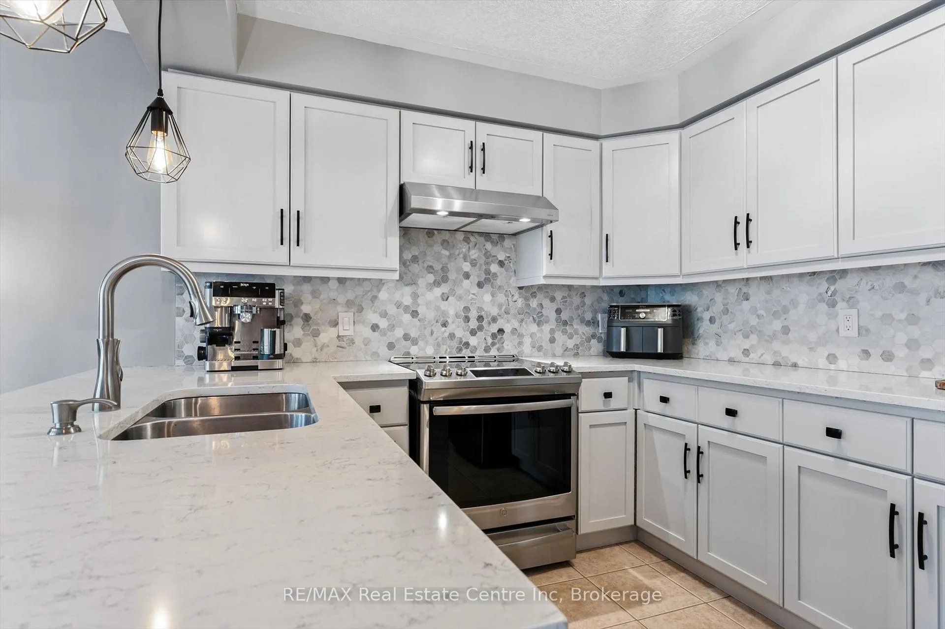 Photo 15 of 18 Truesdale Crescent, Guelph, Kortright West — HOMEH
