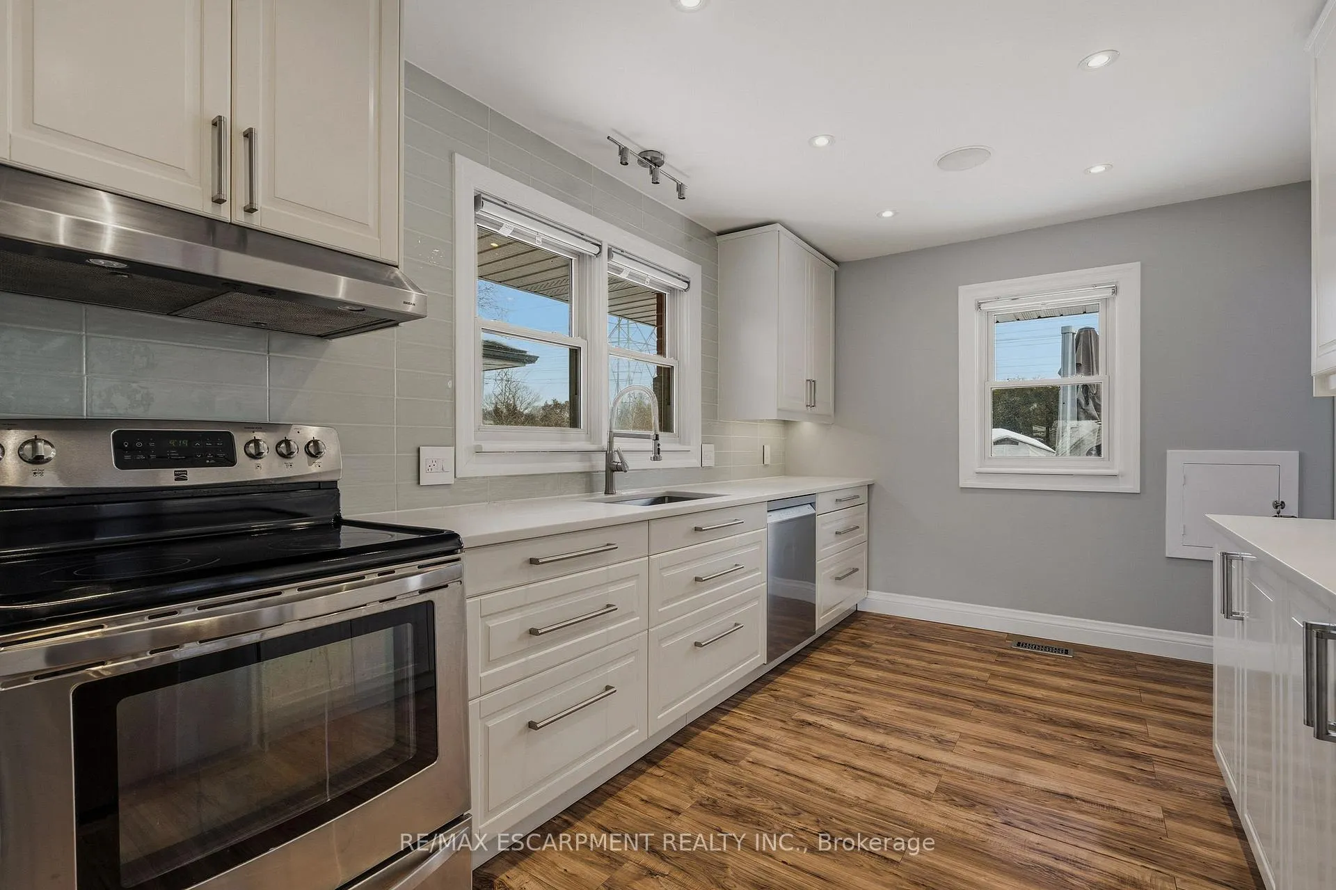 Photo 4 of 20 Shirley Street, Hamilton, Dundas — HOMEH