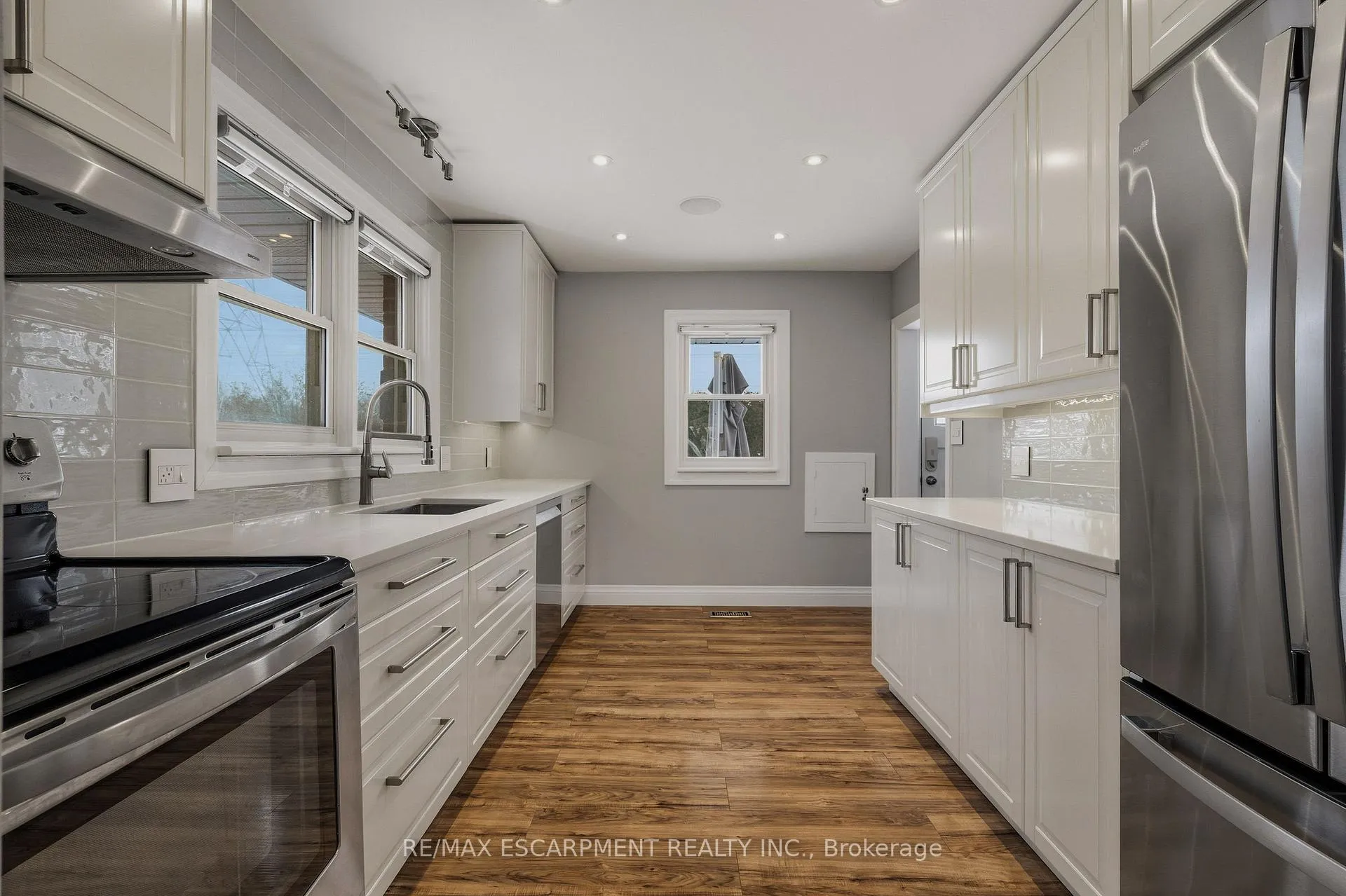 Photo 5 of 20 Shirley Street, Hamilton, Dundas — HOMEH