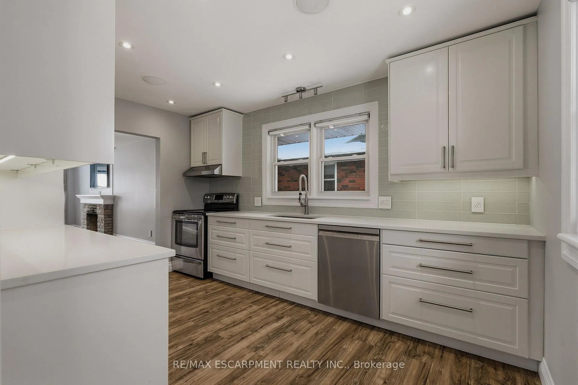 Photo 6 of 20 Shirley Street, Hamilton, Dundas — HOMEH