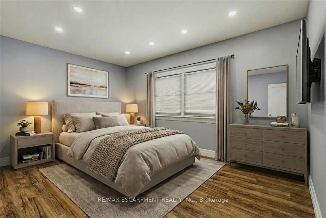 Photo 7 of 20 Shirley Street, Hamilton, Dundas — HOMEH