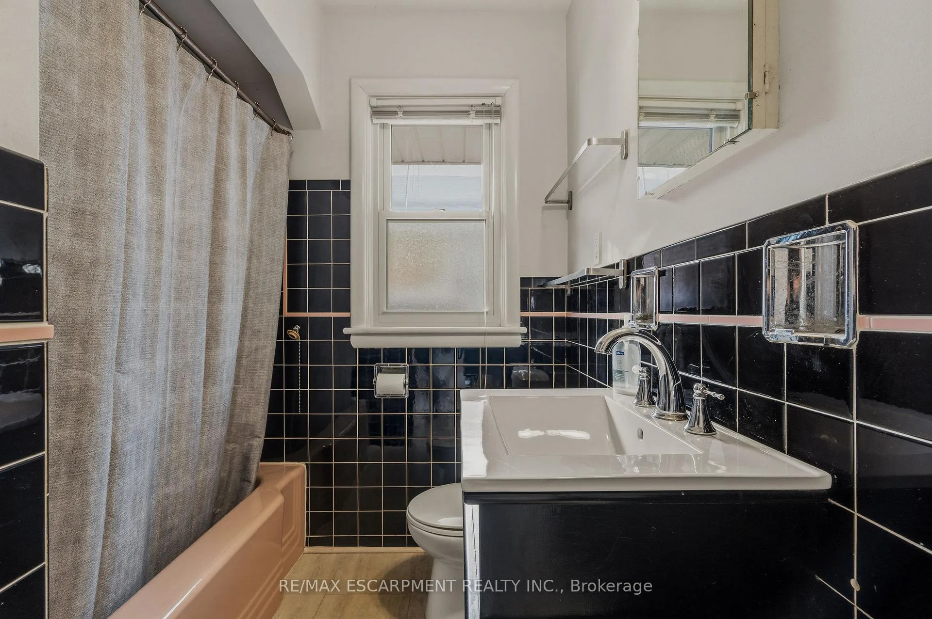 Photo 10 of 20 Shirley Street, Hamilton, Dundas — HOMEH