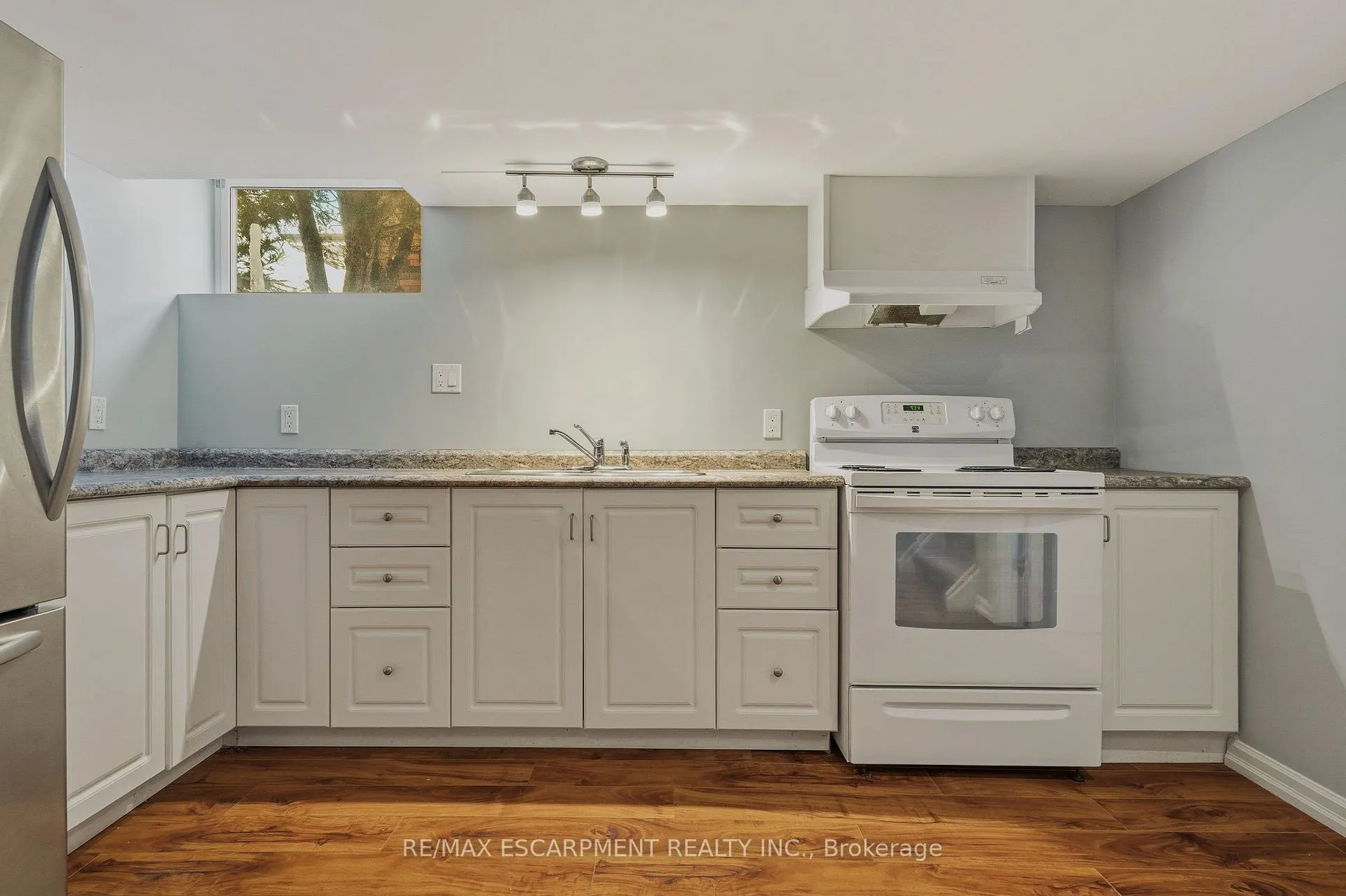 Photo 12 of 20 Shirley Street, Hamilton, Dundas — HOMEH