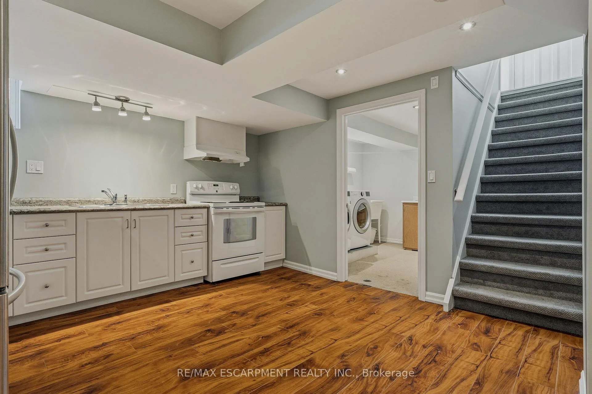 Photo 35 of 20 Shirley Street, Hamilton, Dundas — HOMEH