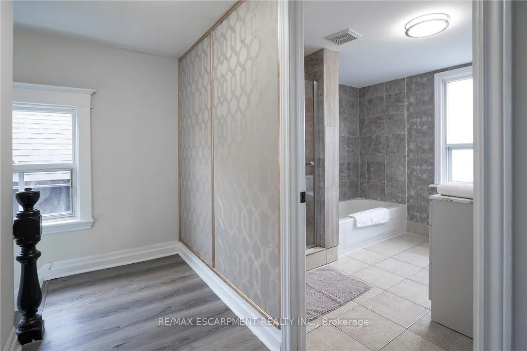 Photo 15 of 50 Stapleton Avenue, Hamilton, Crown Point — HOMEH