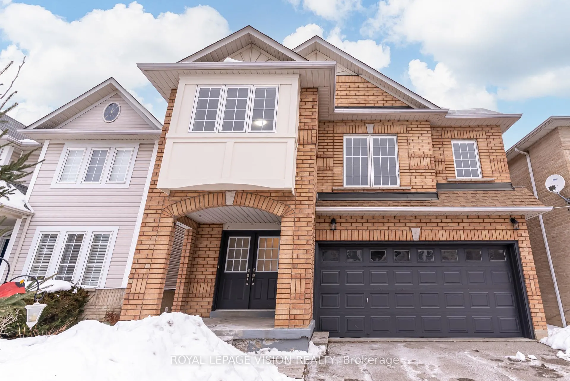 Photo 2 of 10 Woolf Cres, Ajax, South East — HOMEH