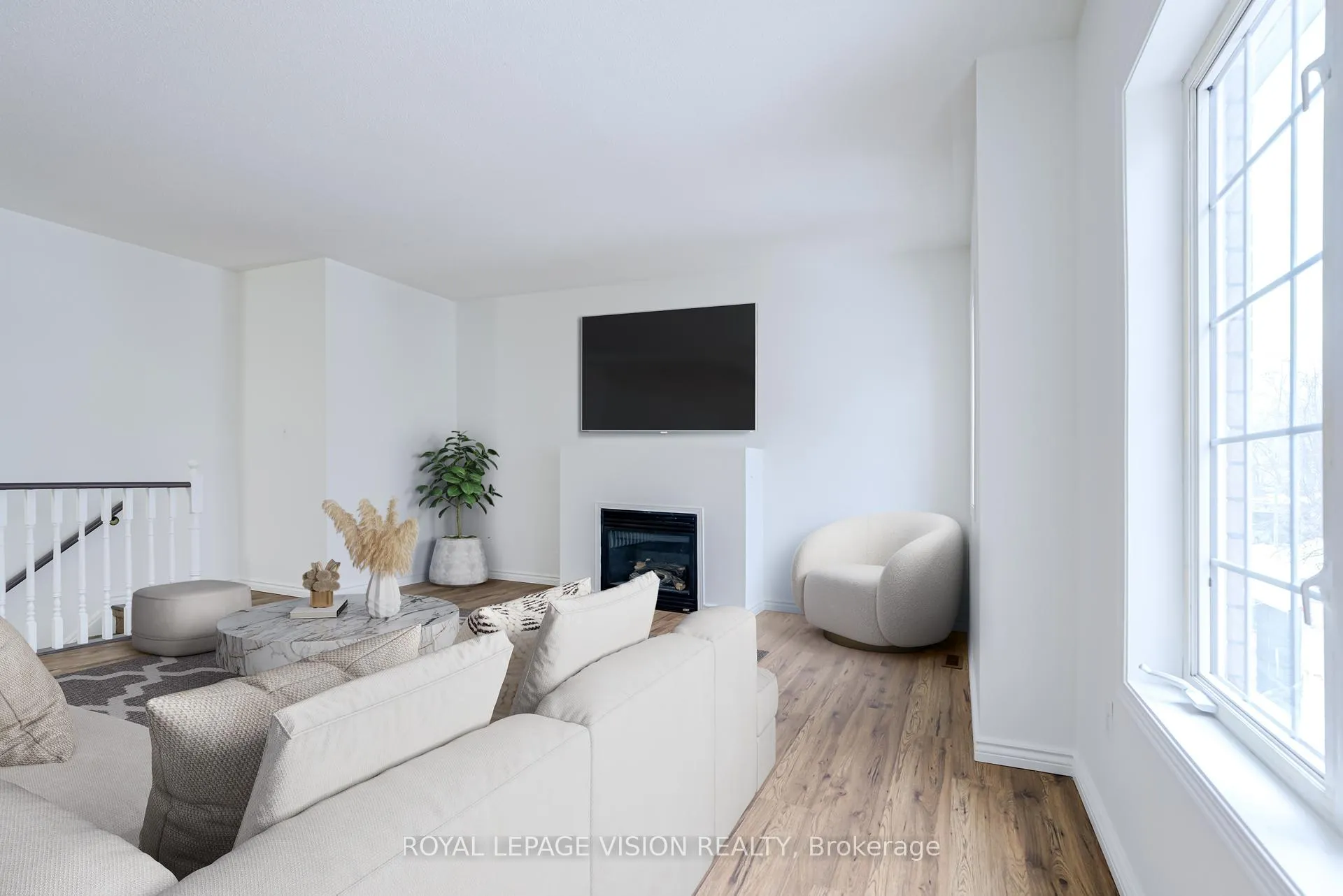 Photo 6 of 10 Woolf Cres, Ajax, South East — HOMEH
