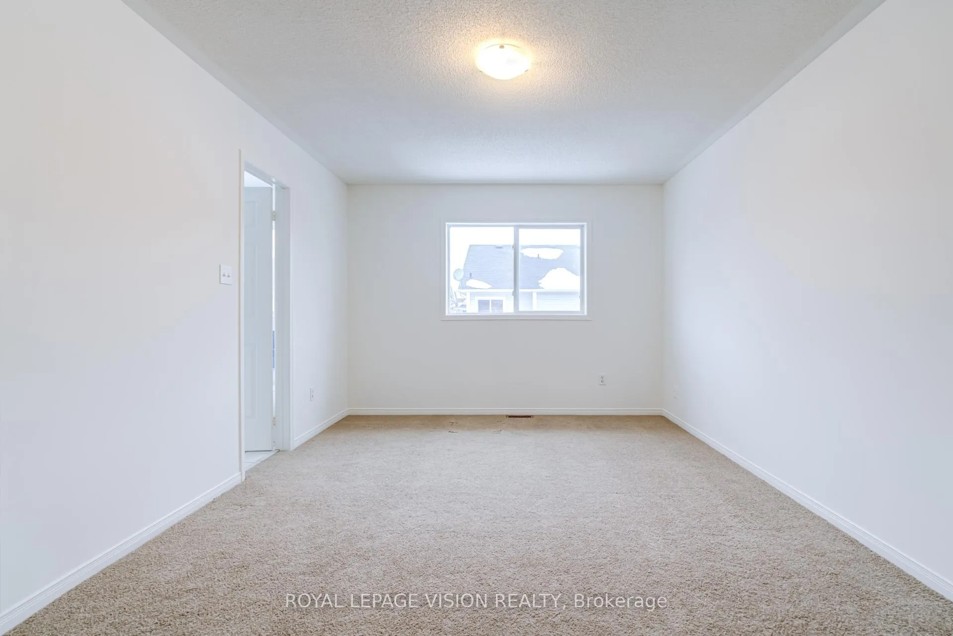 Photo 17 of 10 Woolf Cres, Ajax, South East — HOMEH