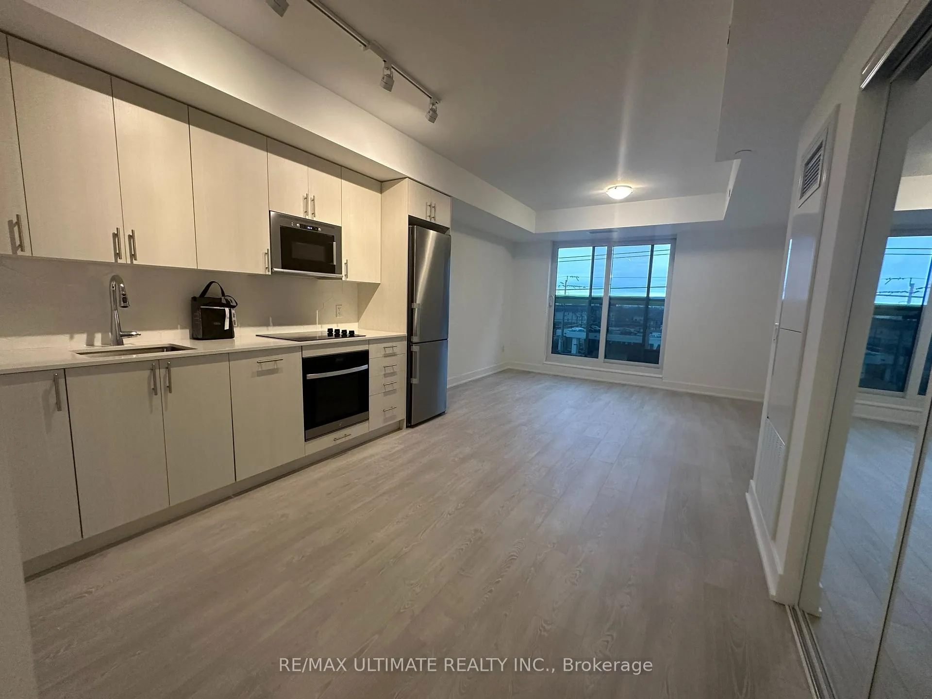 Photo 7 of Unit 409, 2545 Simcoe Street N, Oshawa, Windfields — HOMEH
